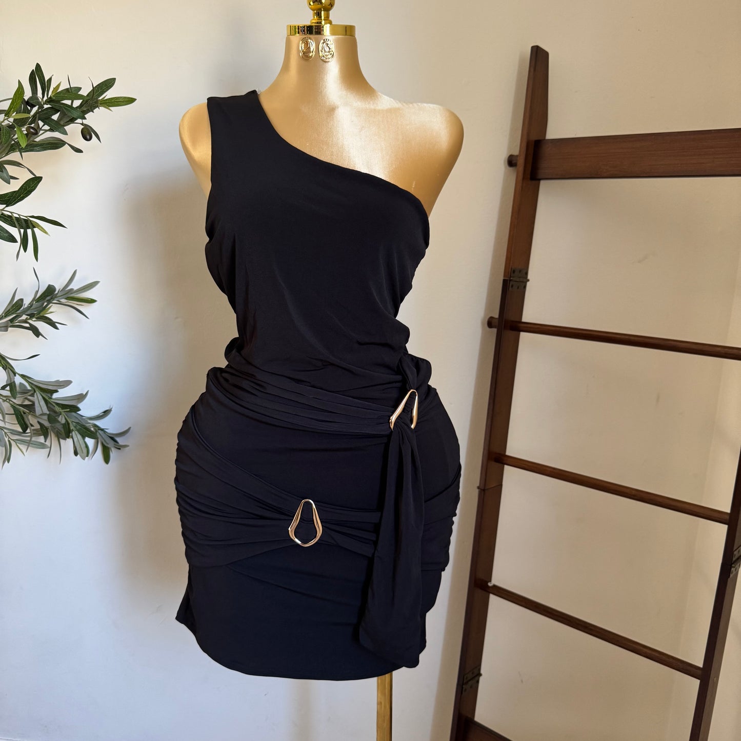 One Shoulder Dress with Gold Detail Plus size-Black