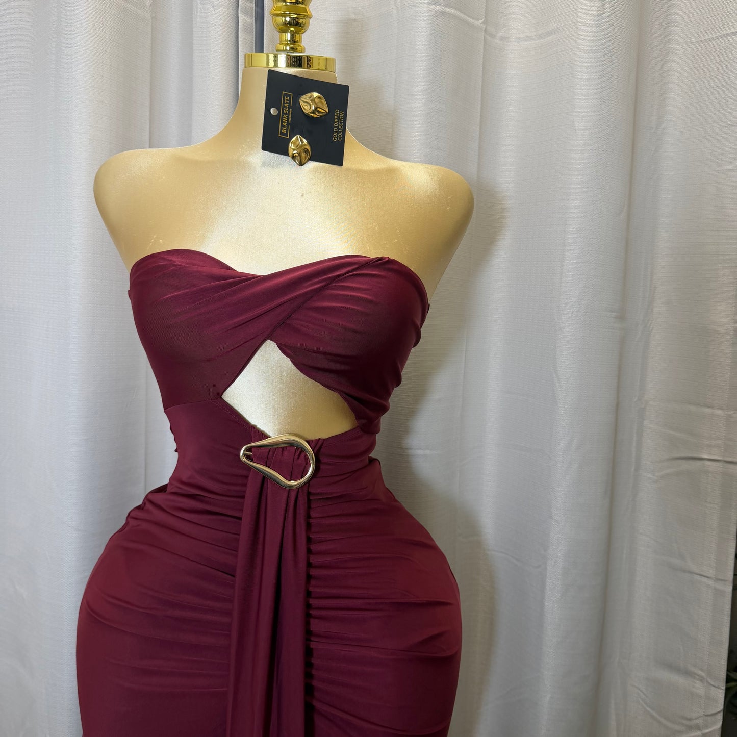 STRAPELESS TWIST FRONT MIDI DRESS-Wine
