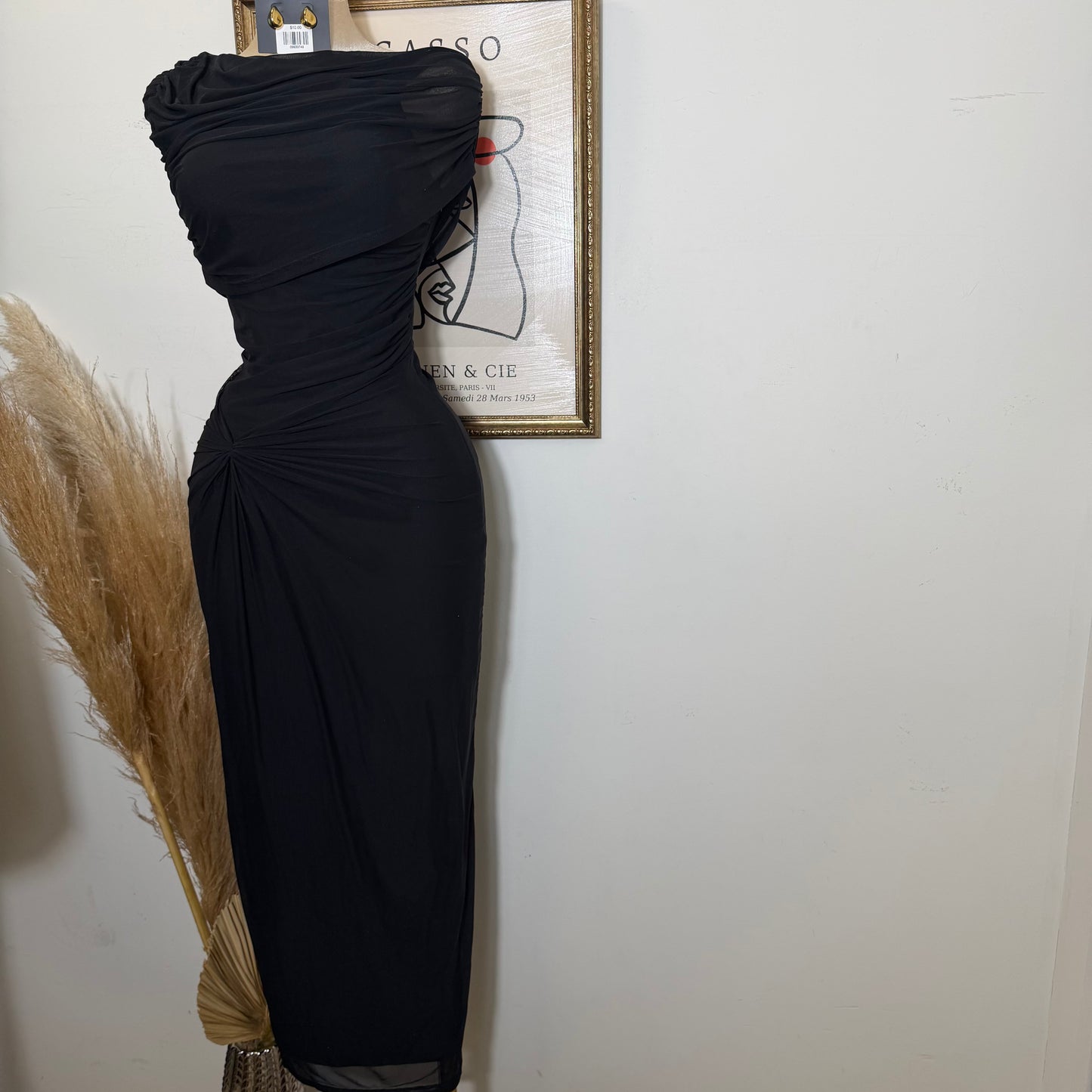Maxi Mesh Dress Detail in the front -Black