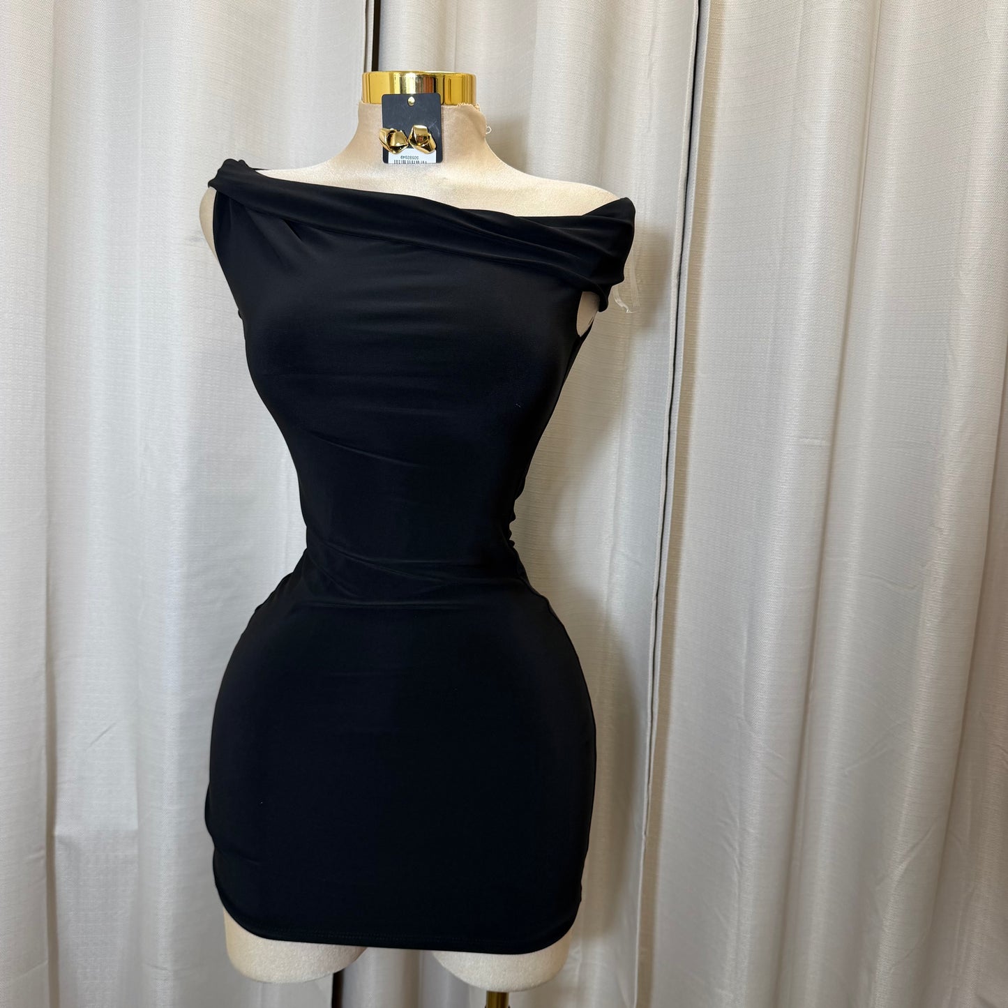 Off Shoulder Bodycon Mini Dress-black