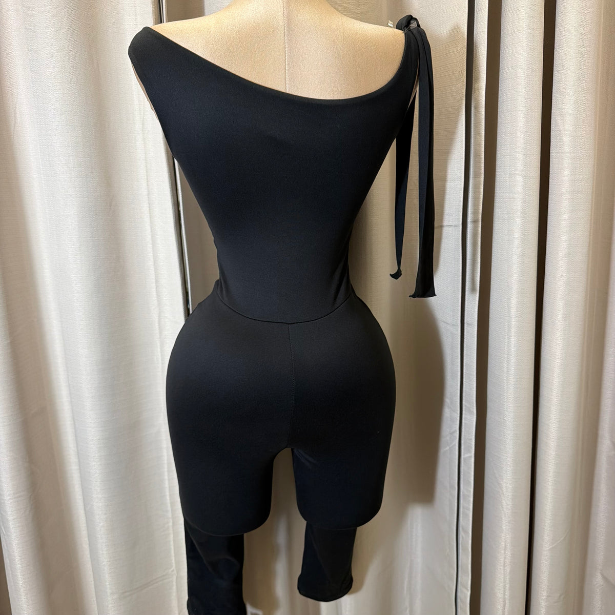 Off shoulder Capri Jumpsuit-Black