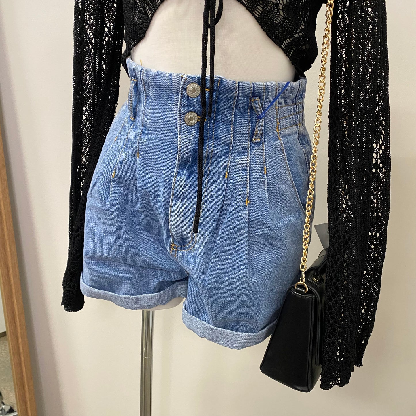 1 High waisted Short-Medium Wash