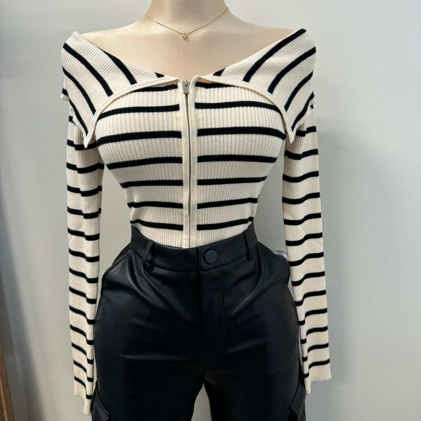 Lizo Sweater Top-Black/White