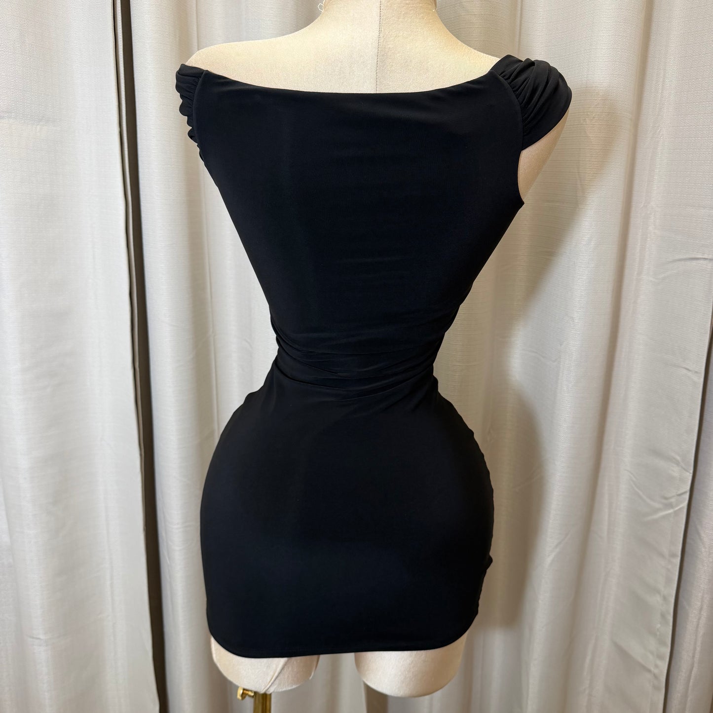 Off Shoulder Bodycon Mini Dress-black