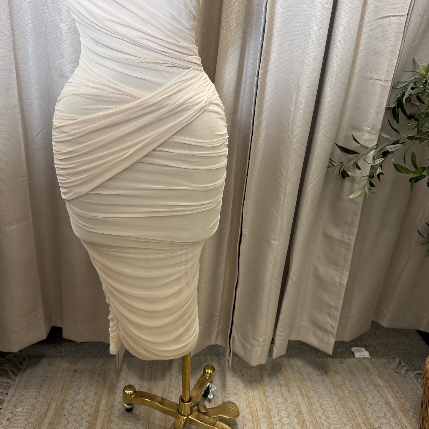 SWEETHEART RUCHED MIDI BODYCON DRESS-Ivory