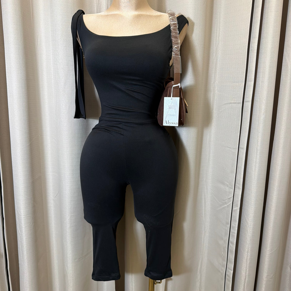 Off shoulder Capri Jumpsuit-Black