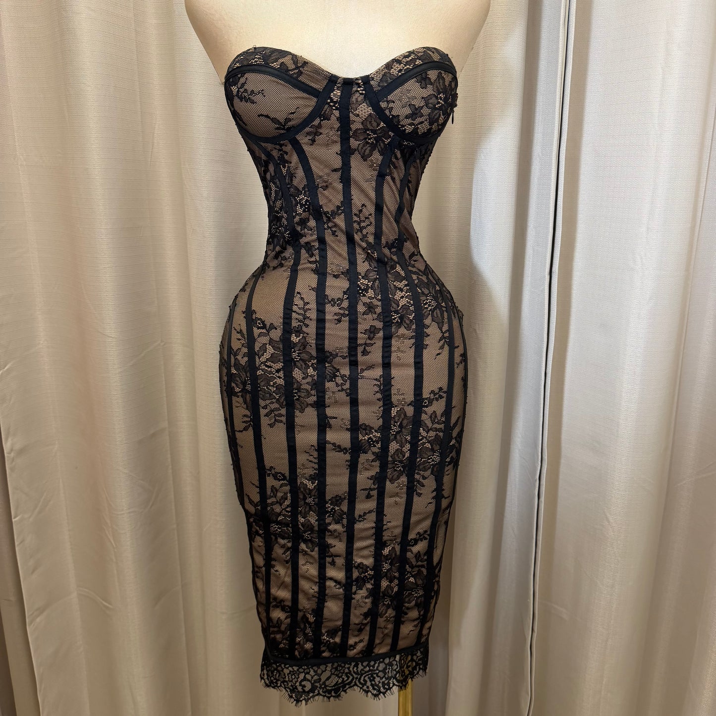 Strapless Lace Midi Dress-black