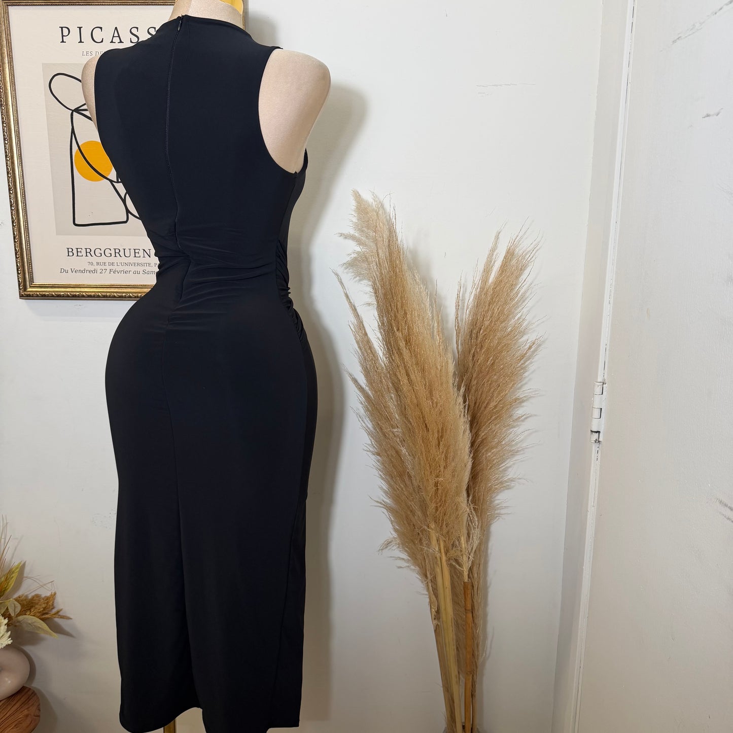 Sleeveless Front trim Midi Dress-black