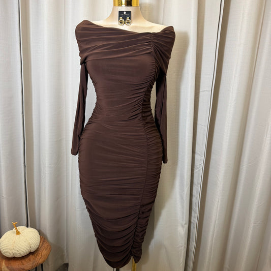 Off shoulder Shirring midi Dress-Brown