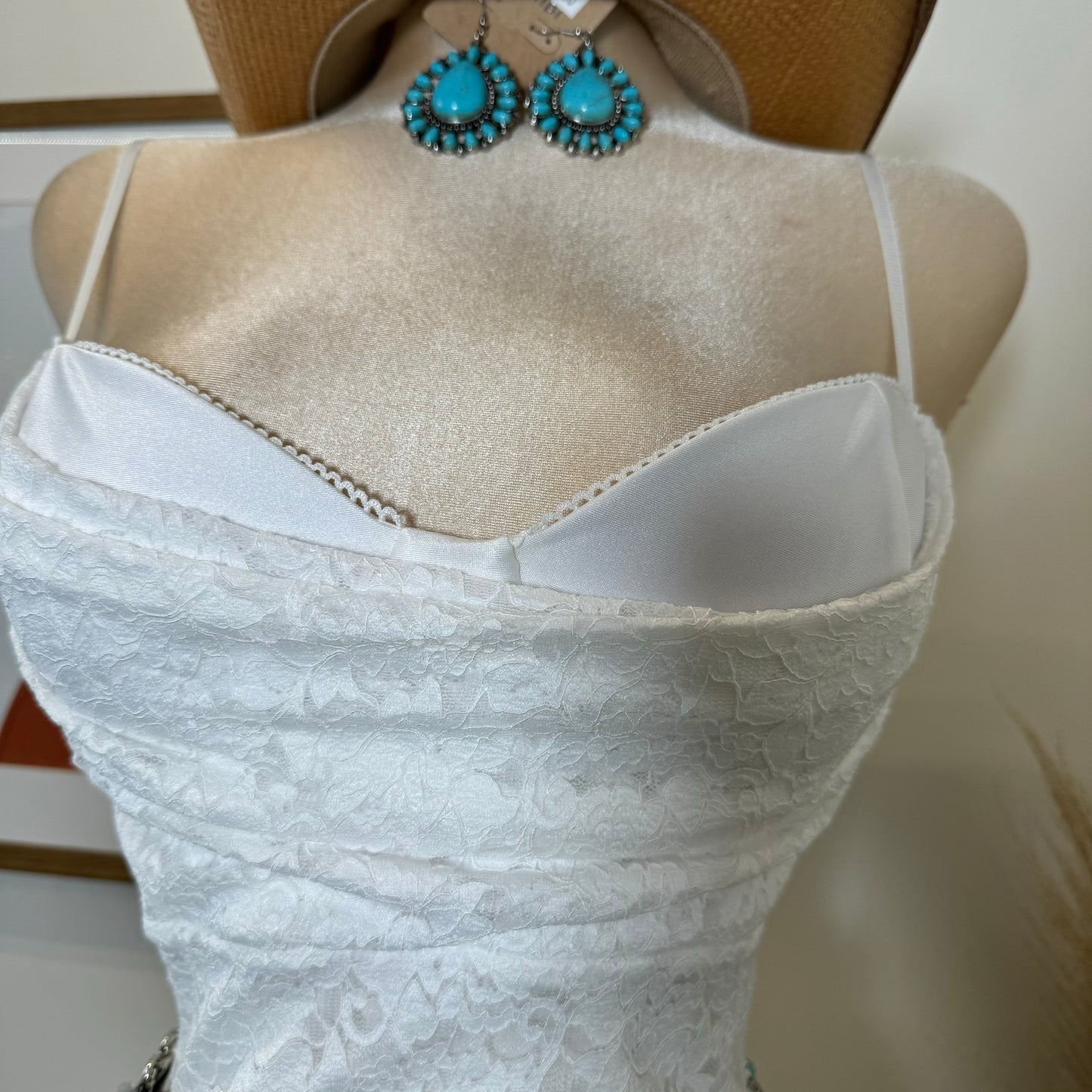 Corazón Mágico Lace Dress-White