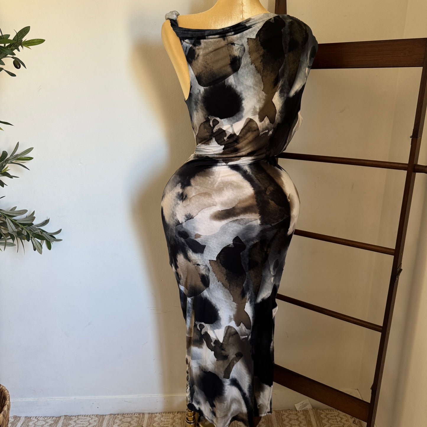 Asymmetrical Plus size Dress-Black