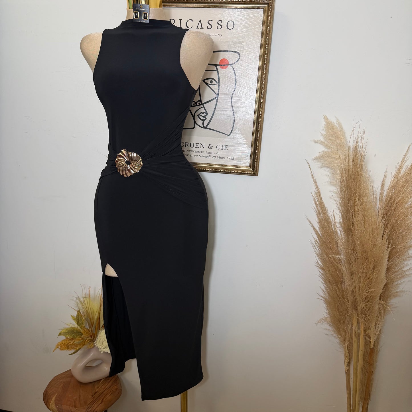 Sleeveless Front trim Midi Dress-black