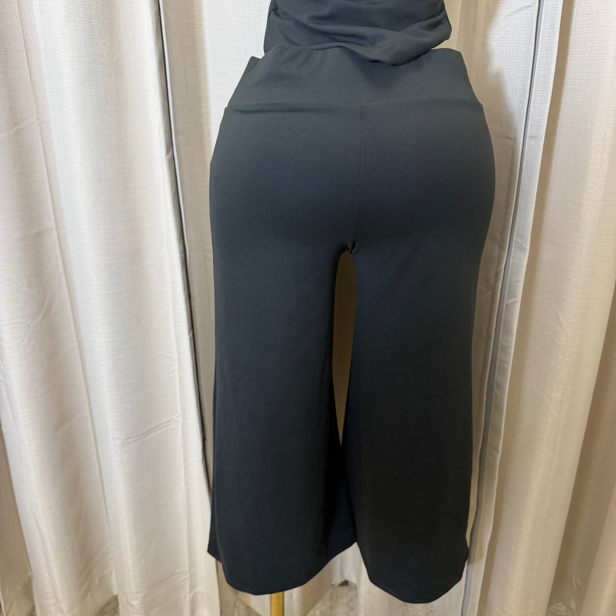 Cami Top & Gaucho Pants Set-Black