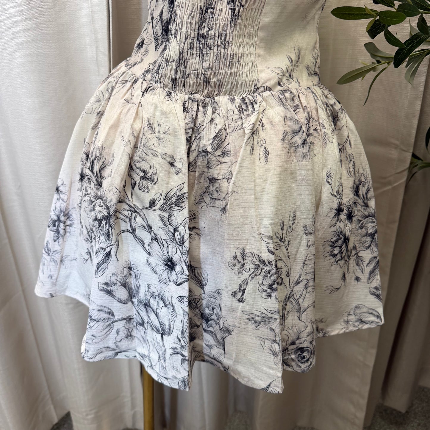 Floral Halter Neckline Open Back Smocking Fit-White/Black