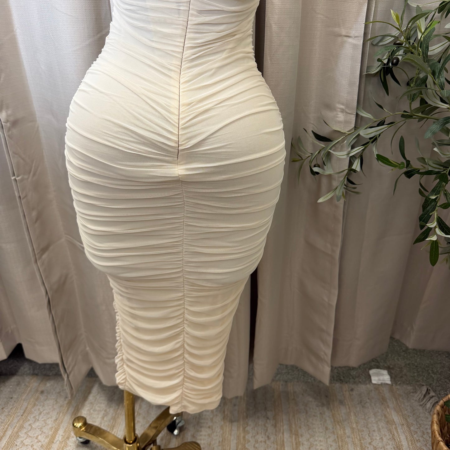SWEETHEART RUCHED MIDI BODYCON DRESS-Ivory