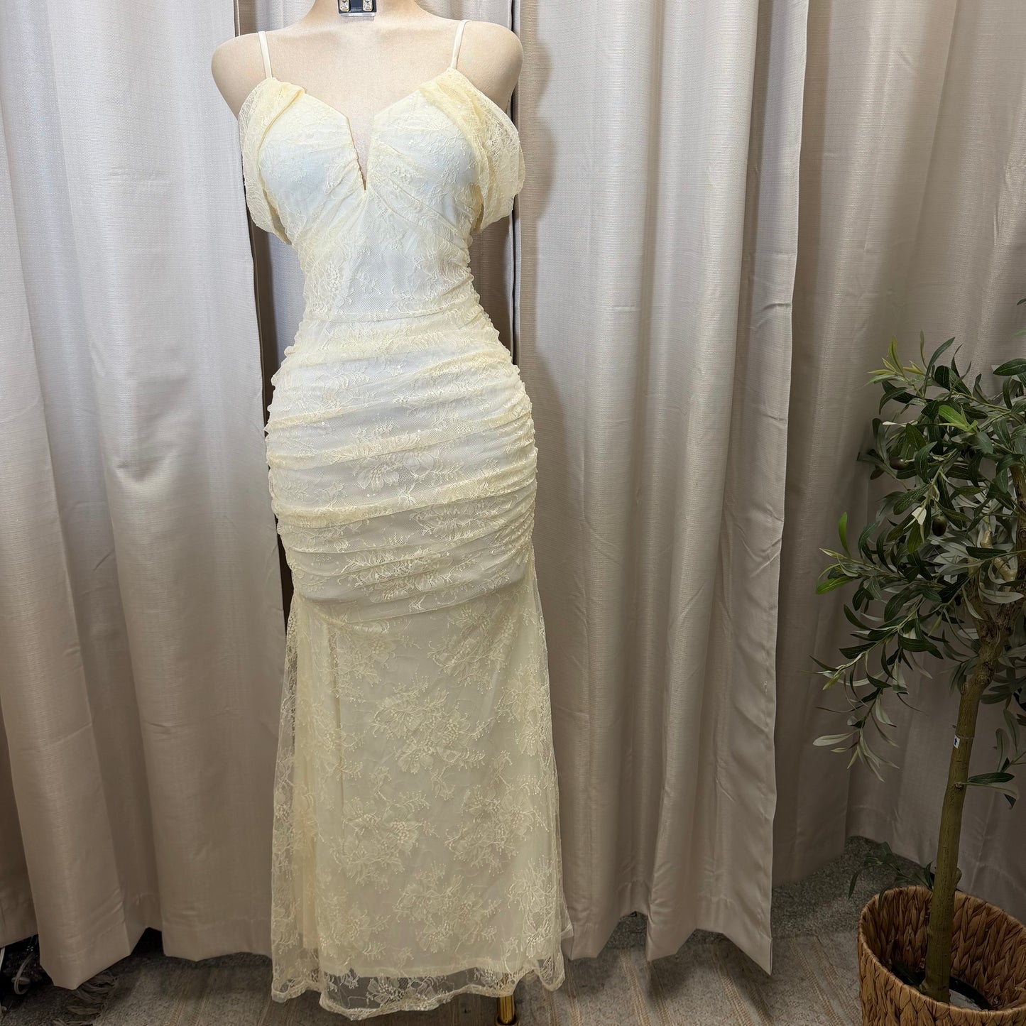OFF SHOULDER LACE MAXI DRESS-Cream