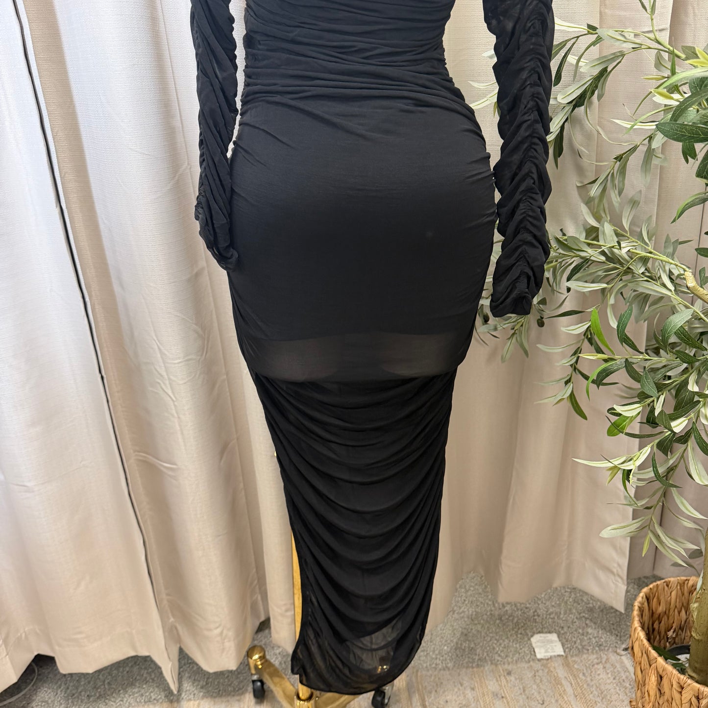 LONG SLEEVES ASSYMETRICAL HEM MAXI DRESS-Black