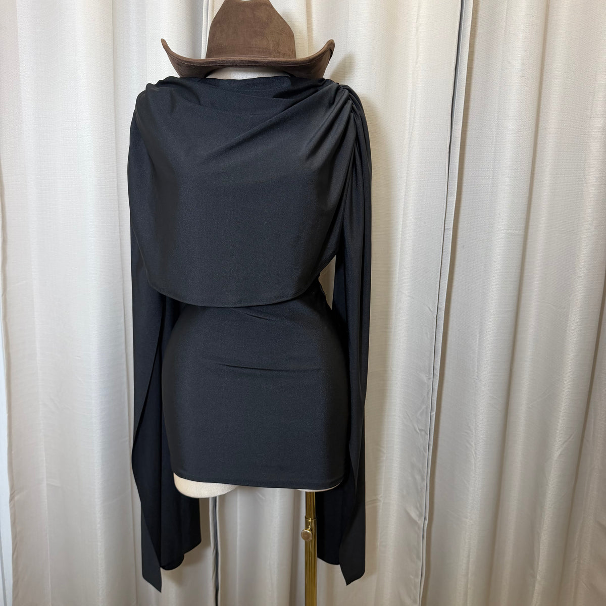 Long sleeve Dress with Drape in the front-Negro/Black