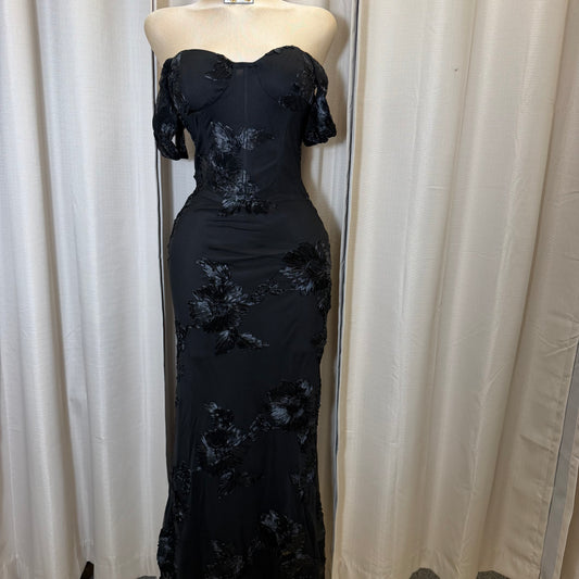 Elegant Floral Appliqué Off shoulder mermaid Maxi Dress-Black