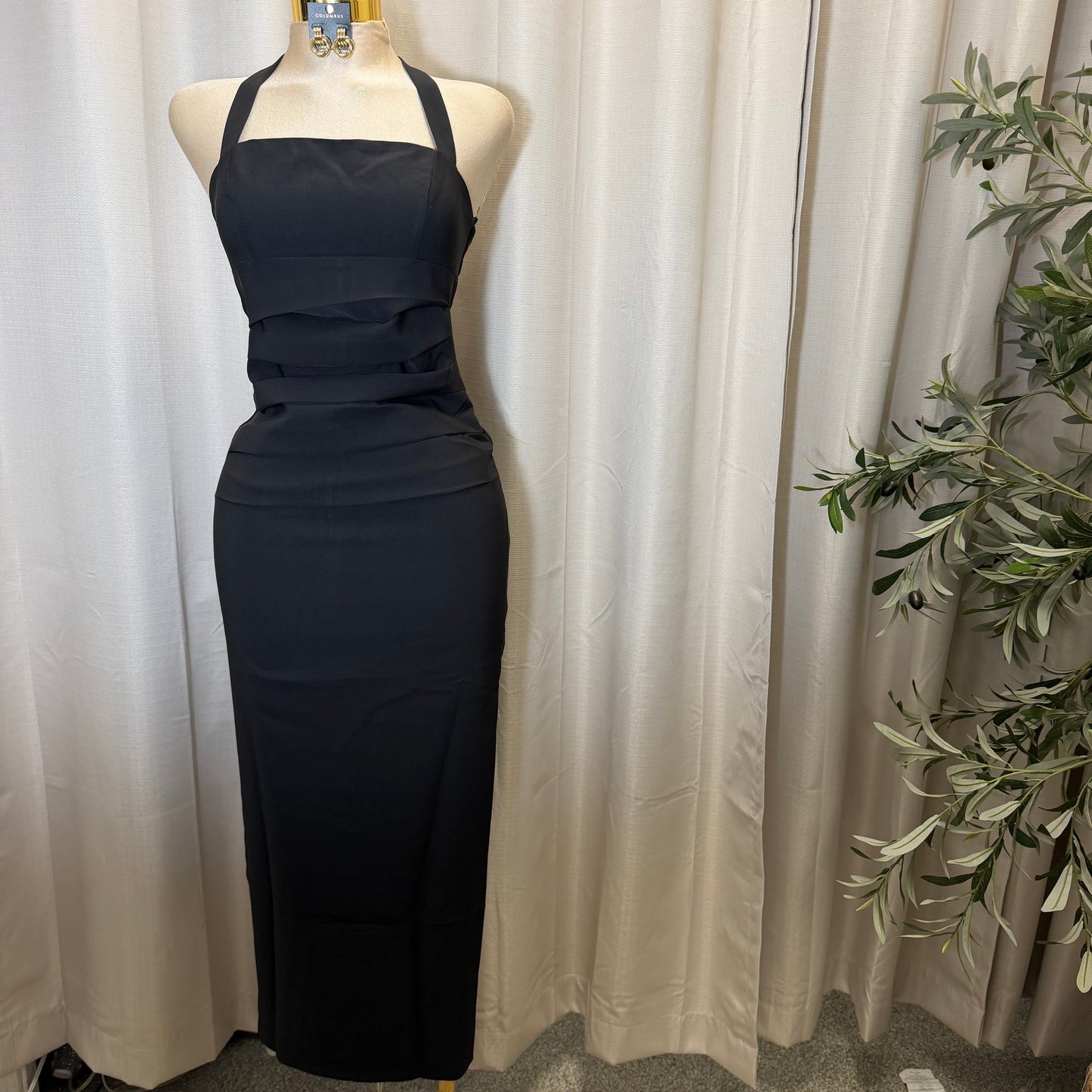 Halter Neck Structured Back Slit Maxi Dress-Black