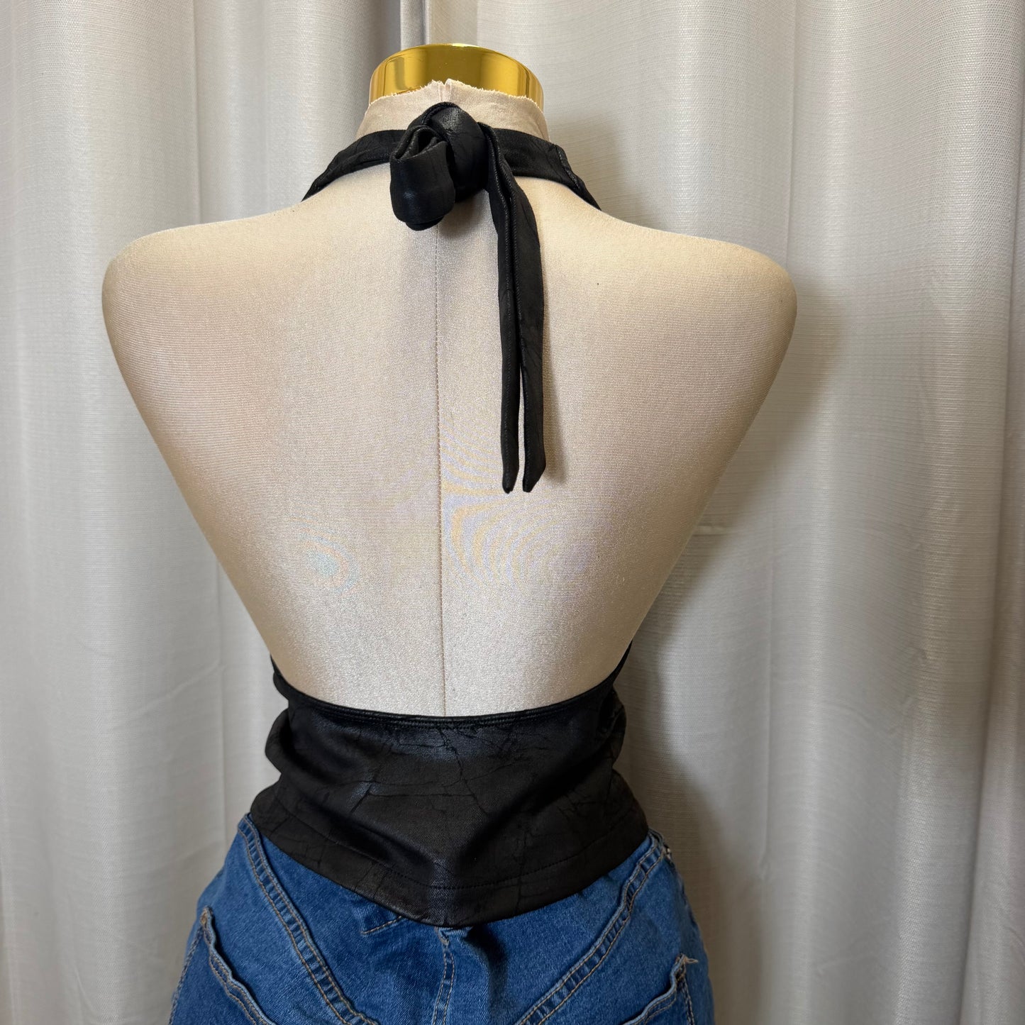 Halter Sude Belt detail in the front-Black