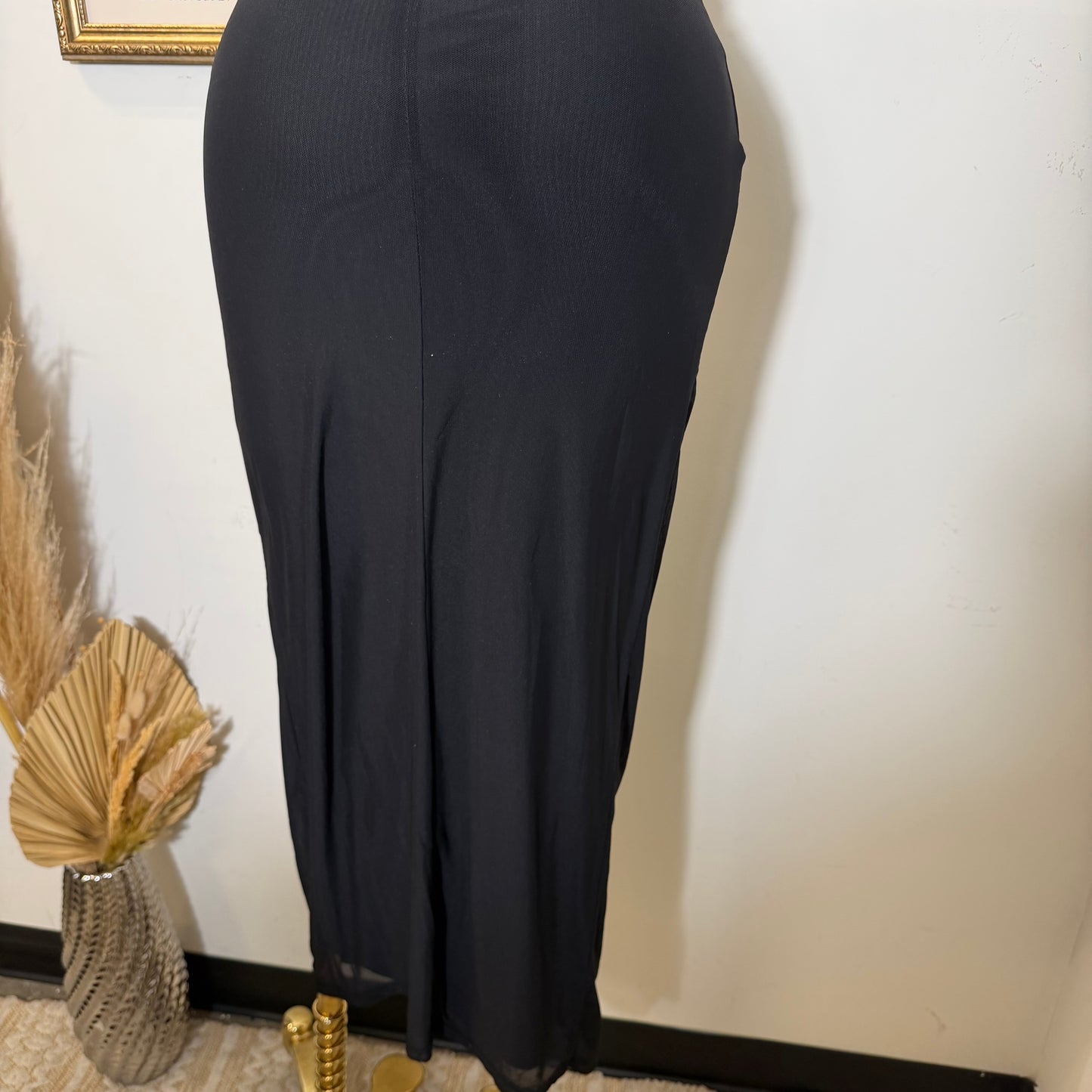 Maxi Mesh Dress Detail in the front -Black