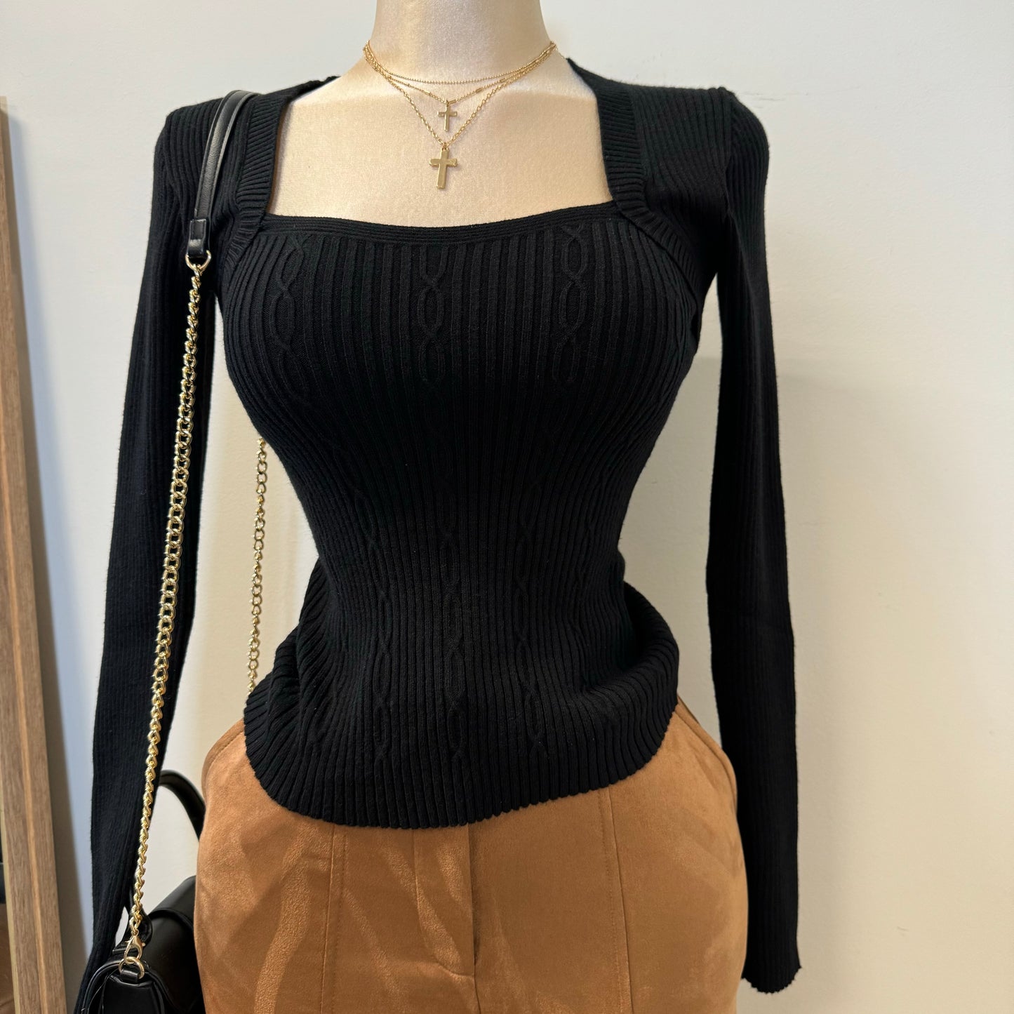 Lipa Sweater Top-Black