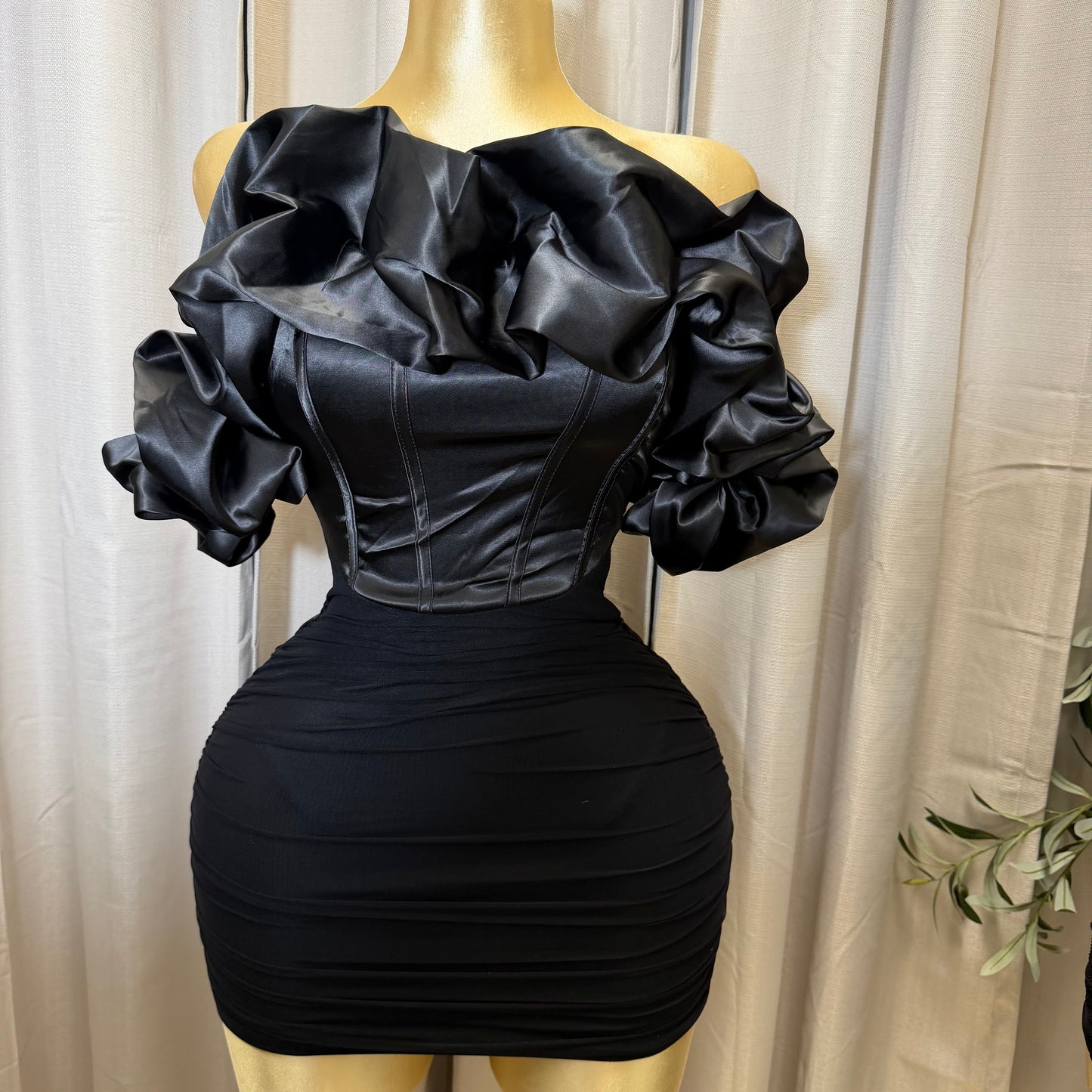 OFF-SHOULDER RUFFLED CORSET-STYLE RUCHED MINI DRESS-Black