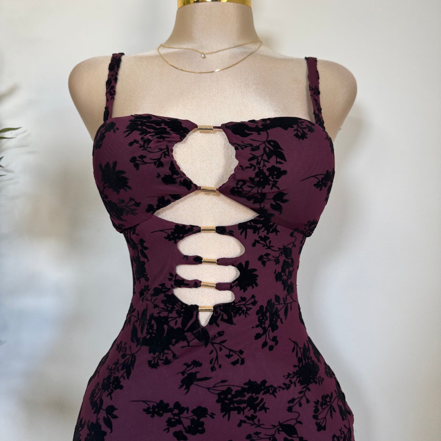 Darla Floral Lace Dress-Black/Burgundy
