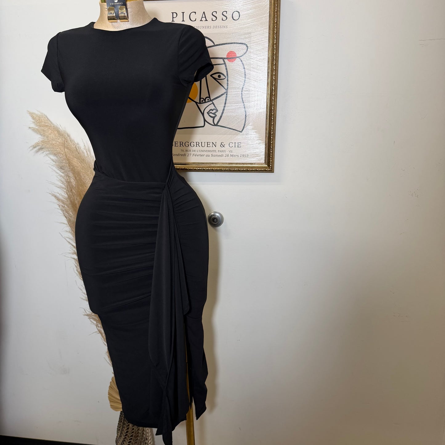 Front slit with sash detail midi Dress-Black