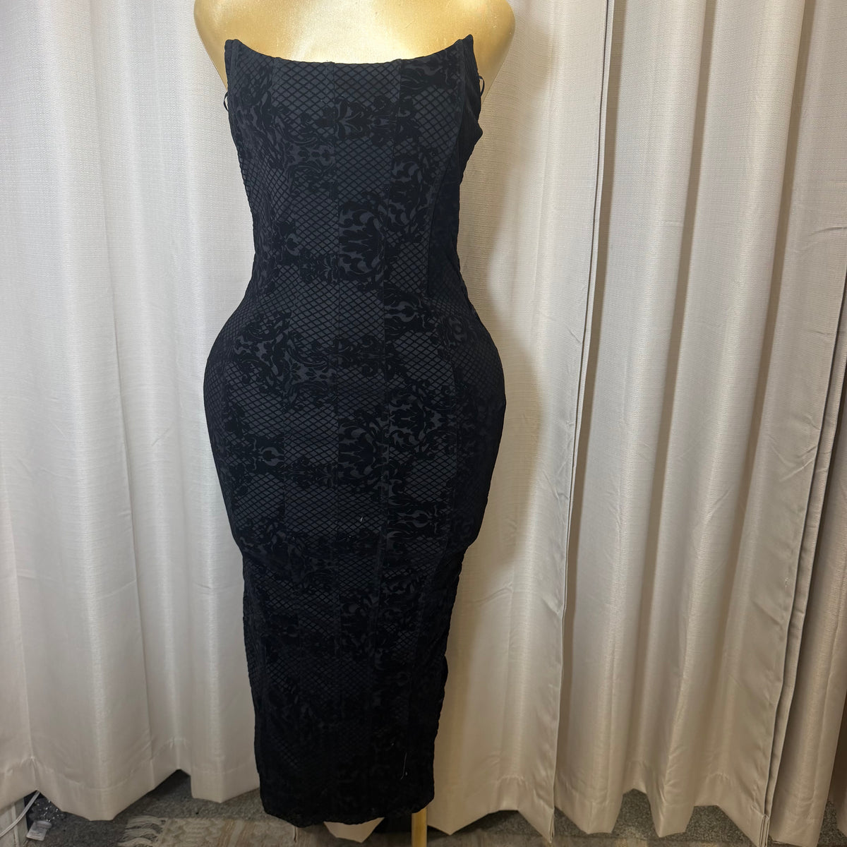 PL-Sleeves Maxi Dress Flocked-Black