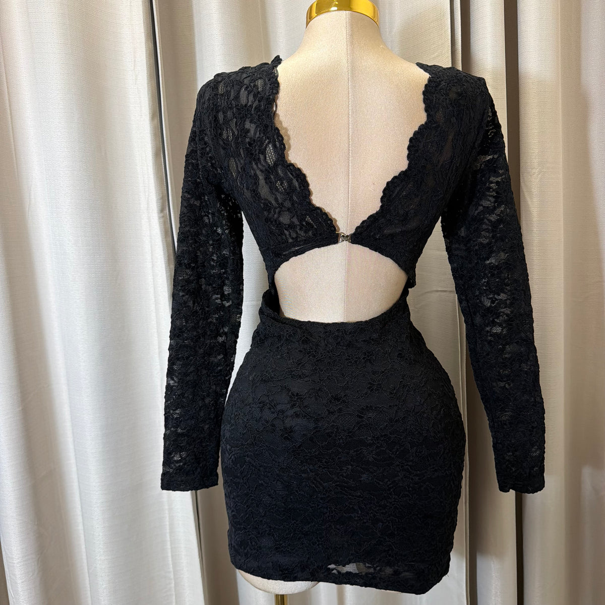 Lace Scallop Long Sleeve Bodycon Mini Dress-Black