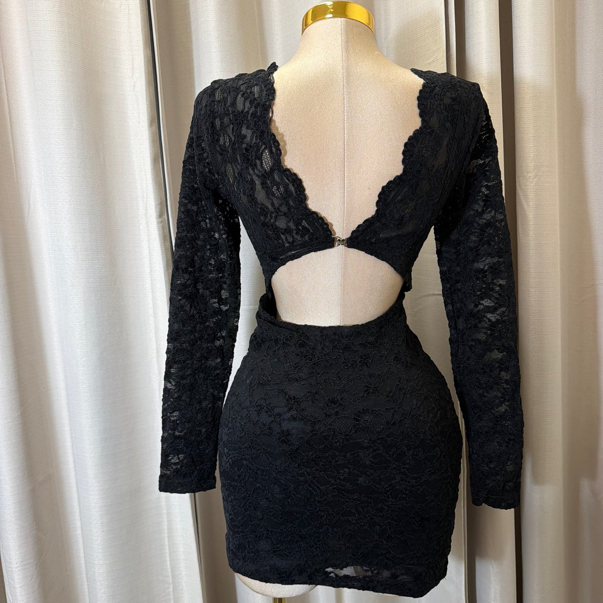 Lace Scallop Long Sleeve Bodycon Mini Dress-Black