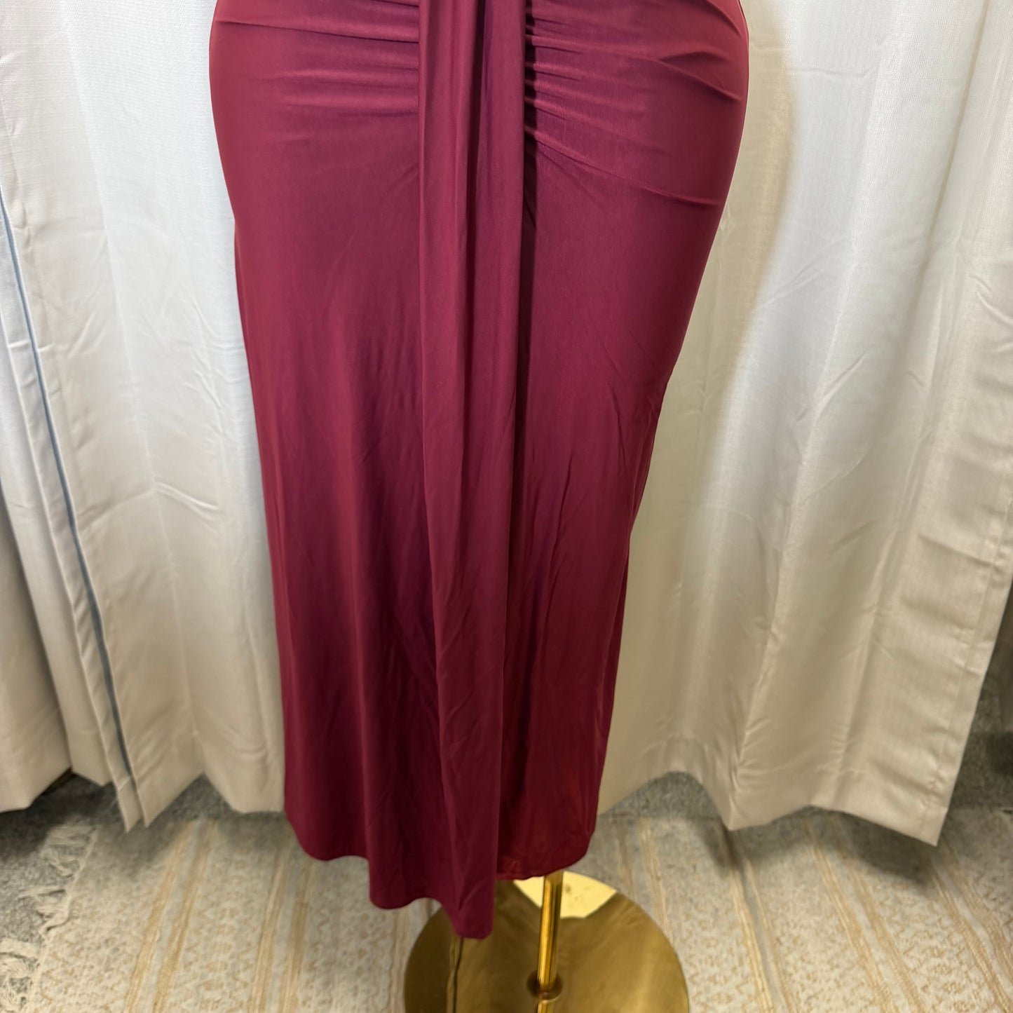 STRAPELESS TWIST FRONT MIDI DRESS-Wine