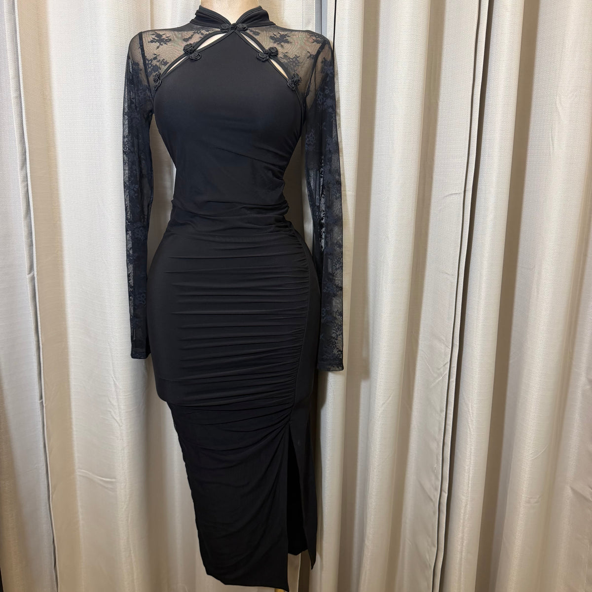 Korean Lace Long Sleeve Midi Dress-Black