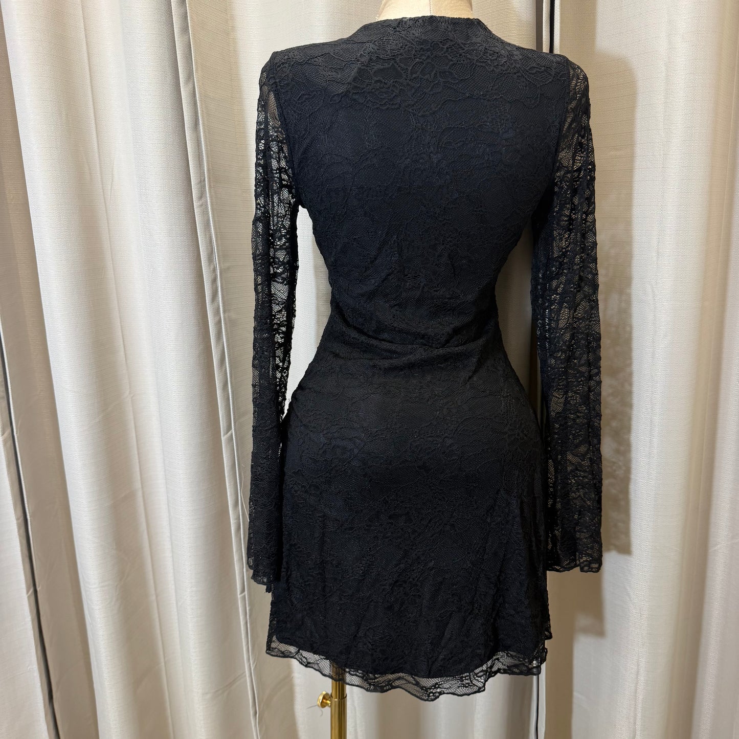 Scallop Edge Lace side slit Mini Dress-Black