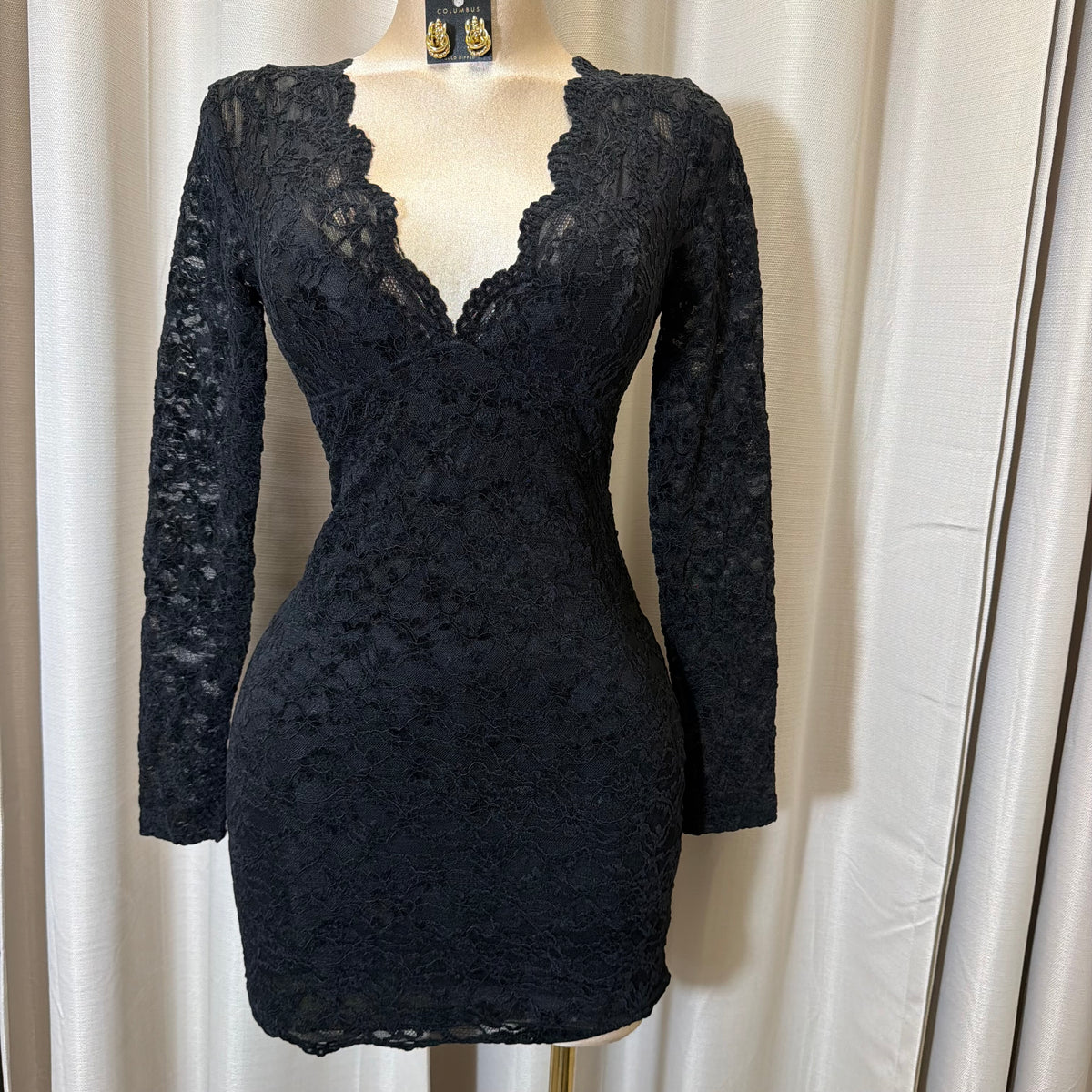 Lace Scallop Long Sleeve Bodycon Mini Dress-Black