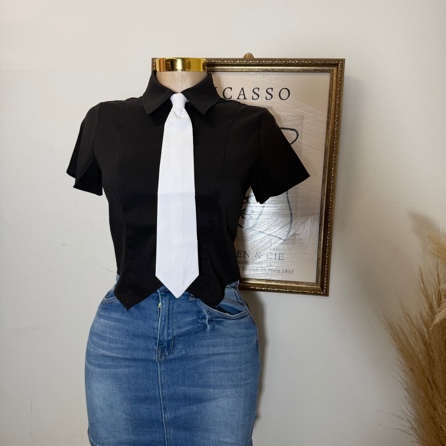 Stretched Button Up with Contrast Tie-Black