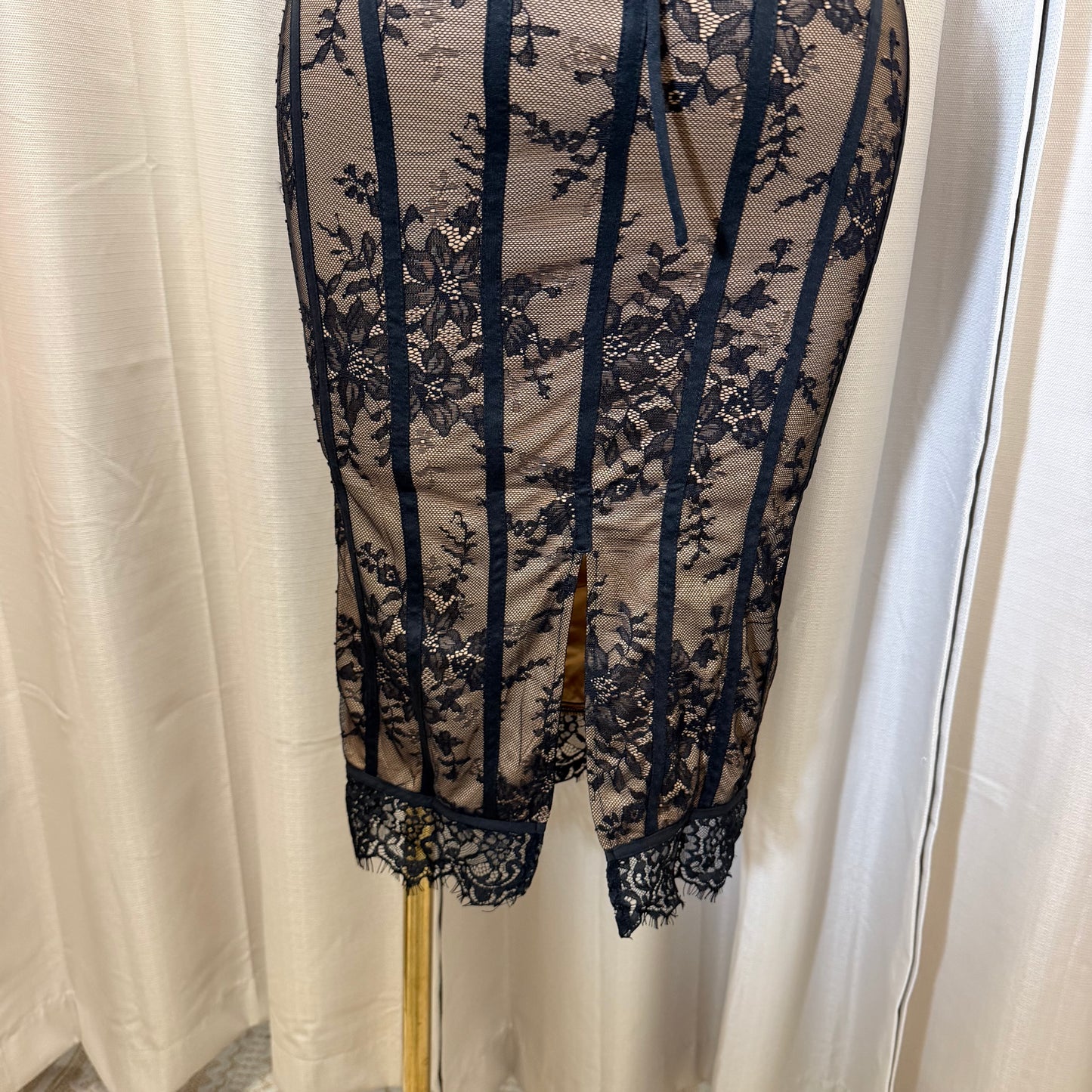 Strapless Lace Midi Dress-black