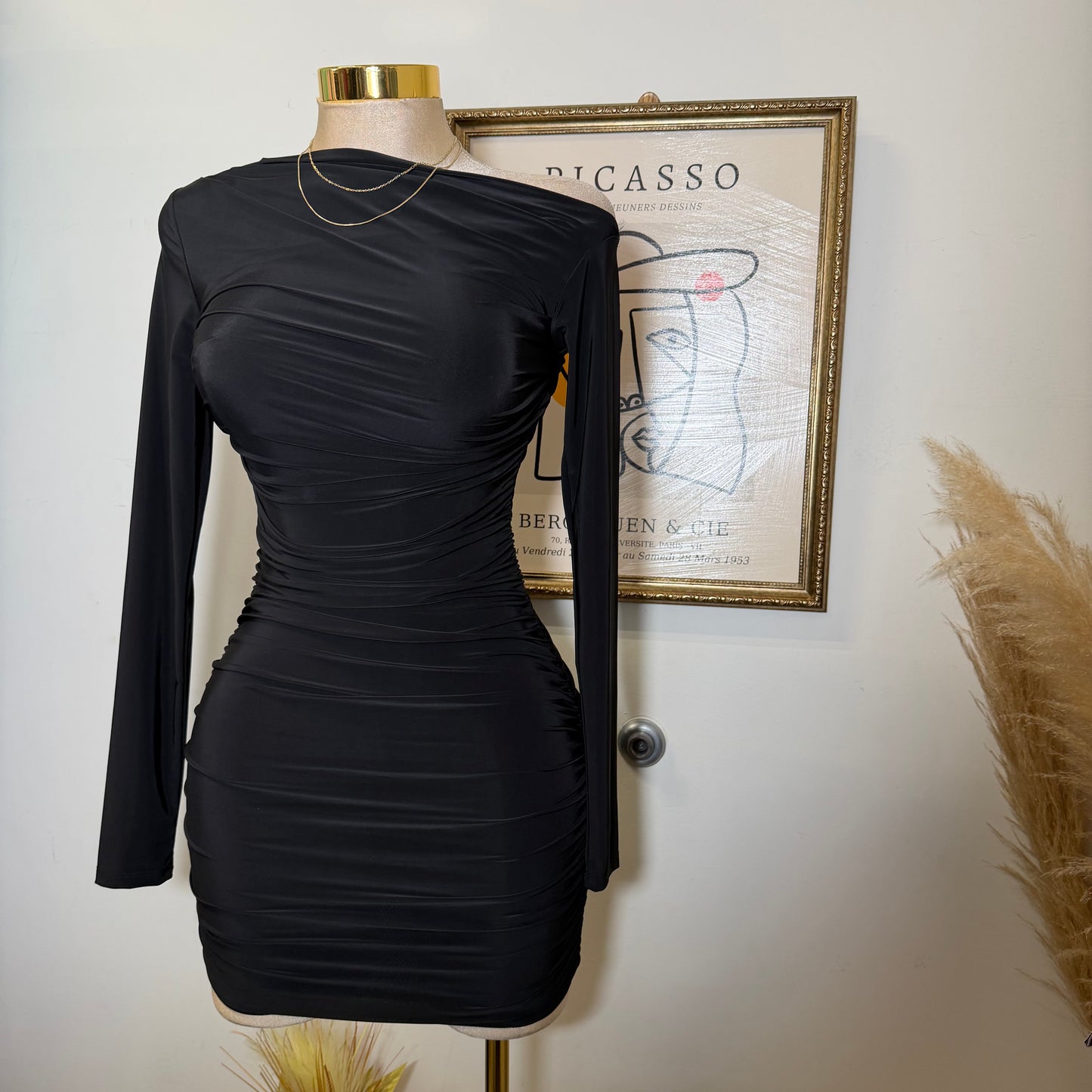 Long sleeve Off shoulder Ruched mini Dress-Black