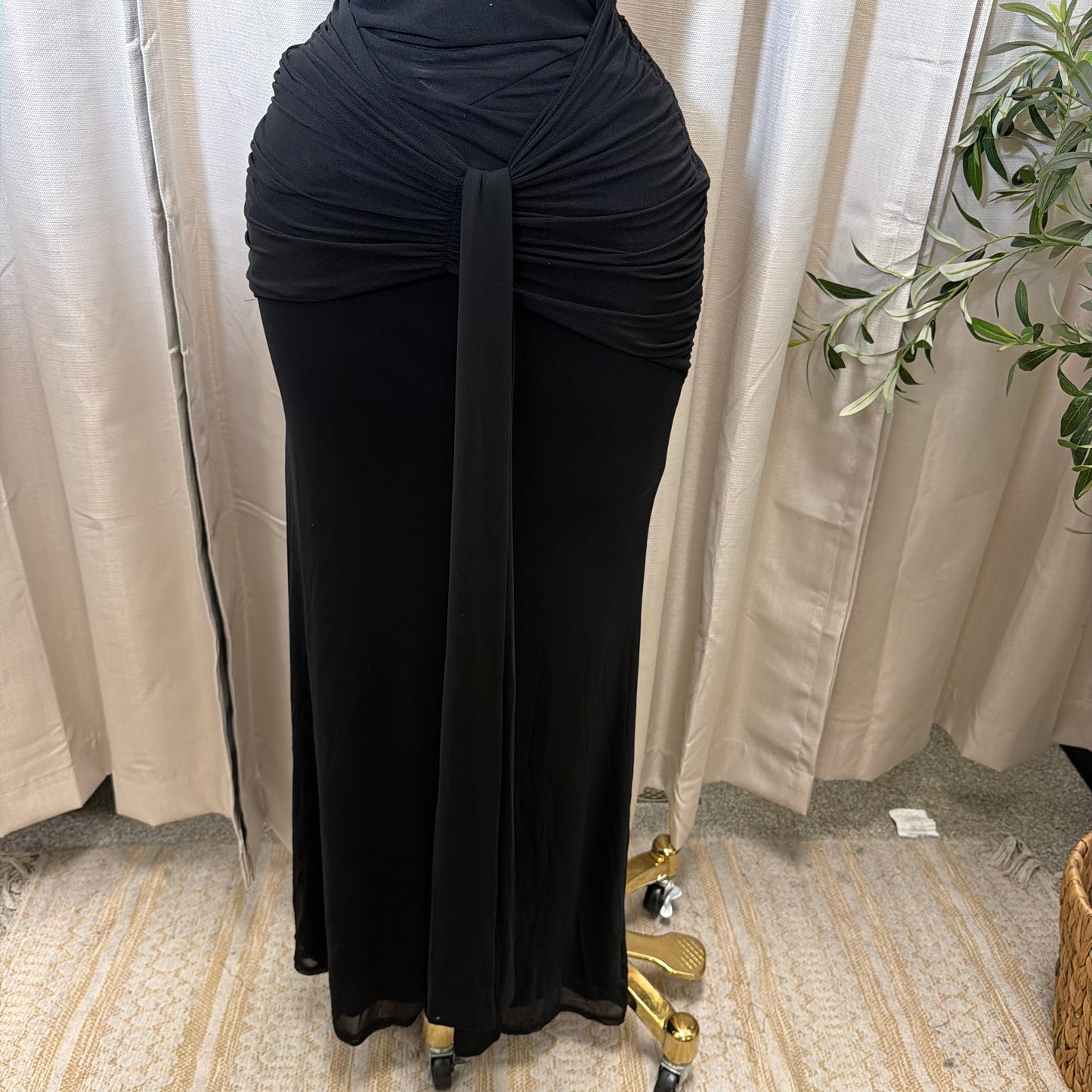 HALTER TWIST FRONT DRAPED MAXI DRESS-Black