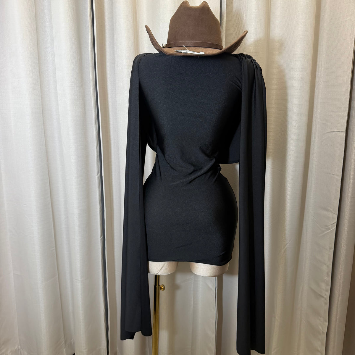 Long sleeve Dress with Drape in the front-Negro/Black