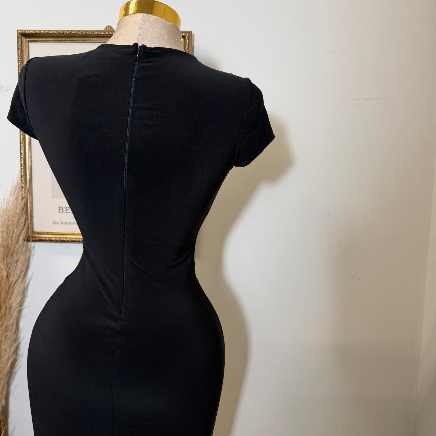 Front slit with sash detail midi Dress-Black
