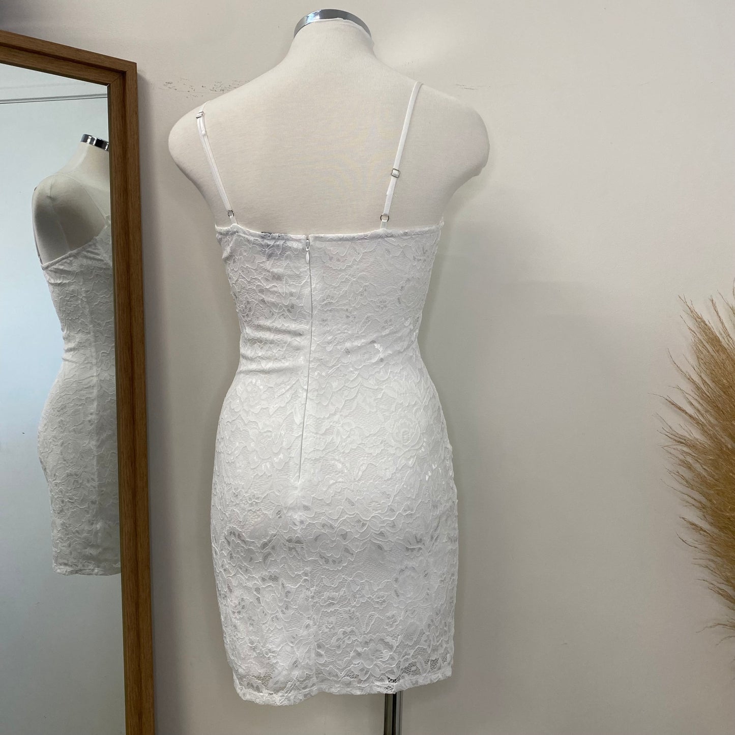 The lace Dress-White