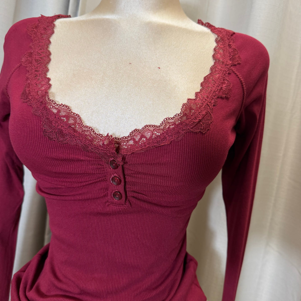 Long sleeve ribbed Lace Detail-Wine