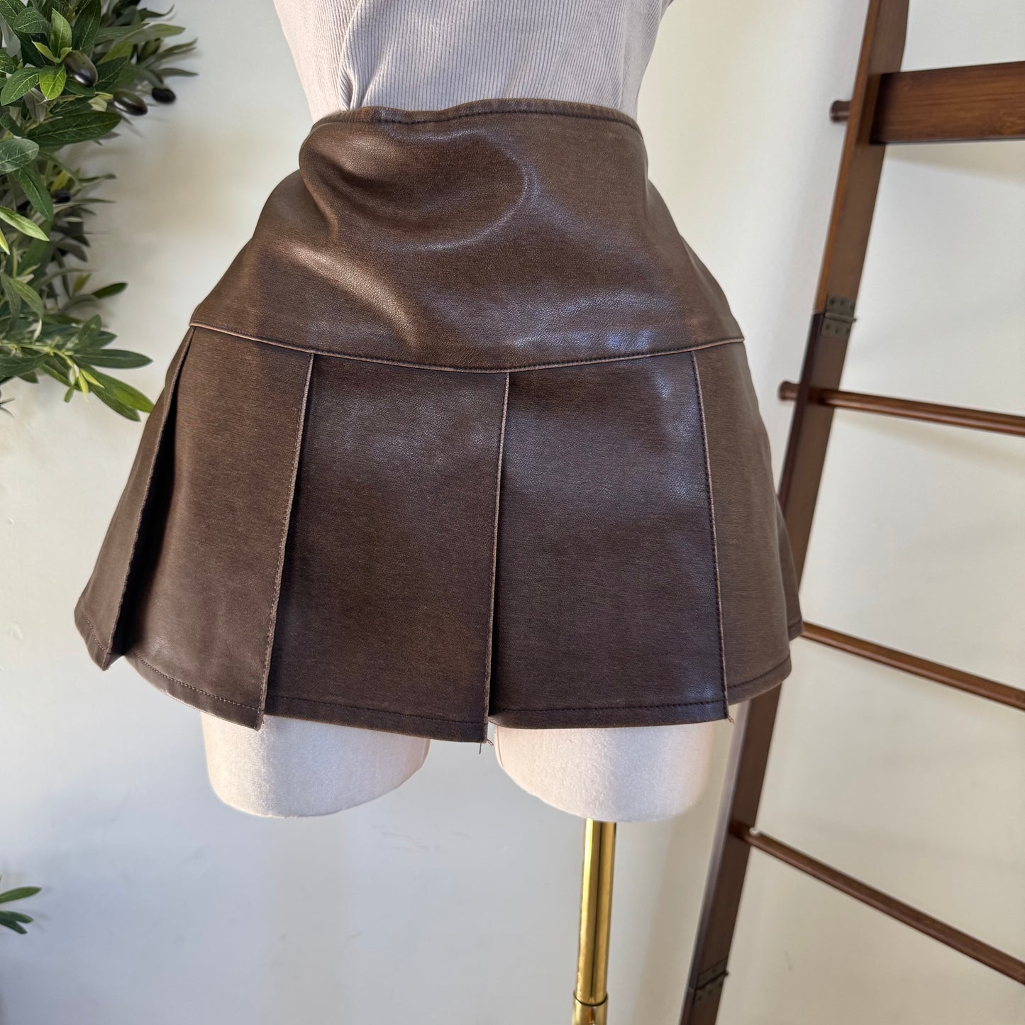 Vintage wash Faux Leather Pleats Skirt-Brown