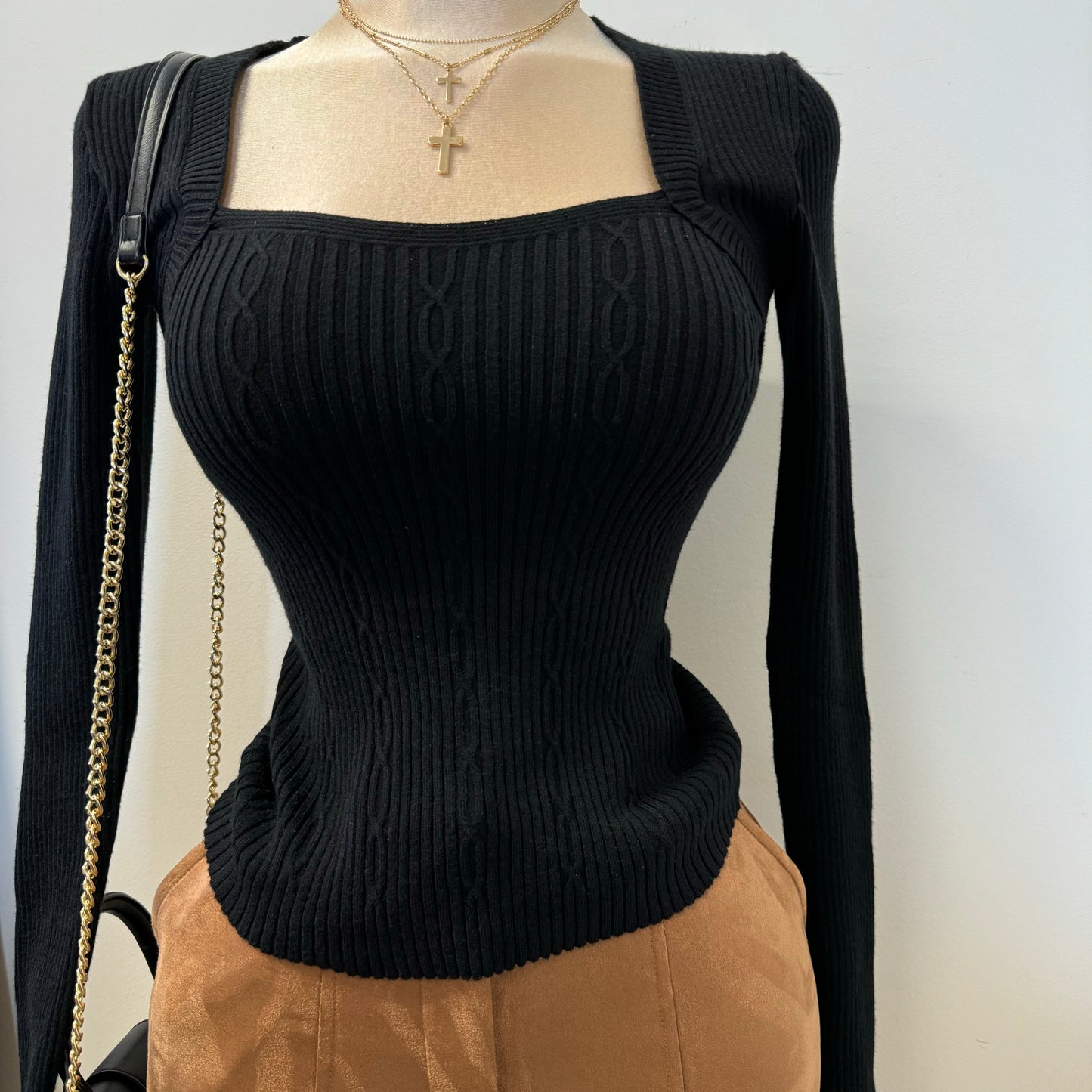 Lipa Sweater Top-Black