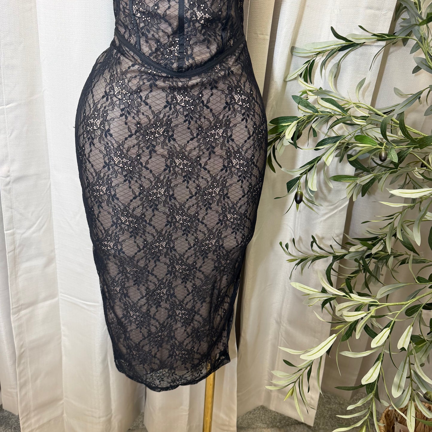 Lace Short Sleeve Midi Dress-Black