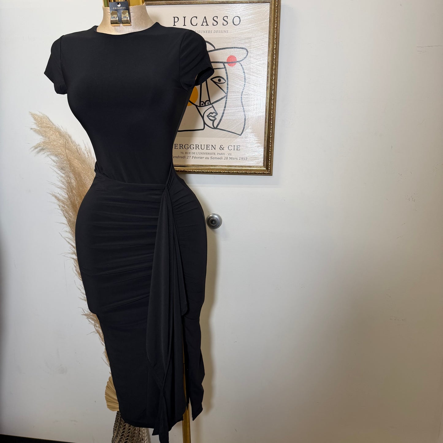 Front slit with sash detail midi Dress-Black