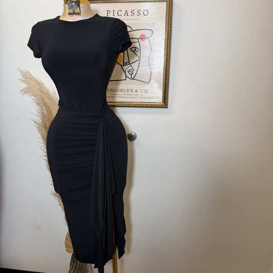 Front slit with sash detail midi Dress-Black